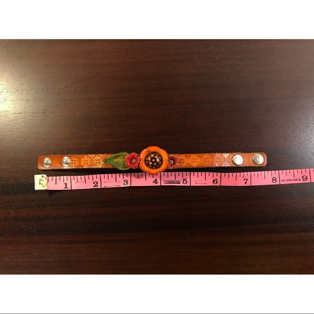 🌟FINAL $ - 60’s inspired leather flower bracelet - Picture 5 of 5